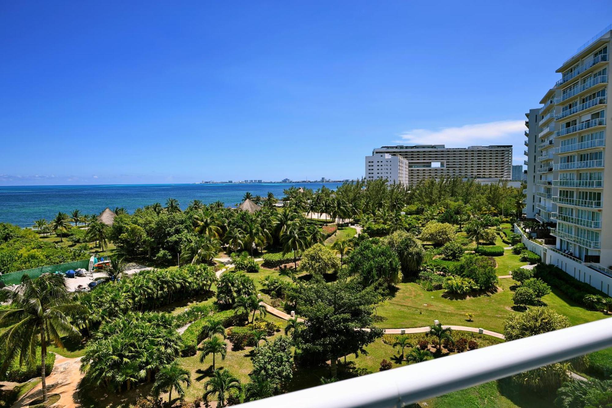 Beachfront Apartment Blue Vista Cancún Eksteriør billede