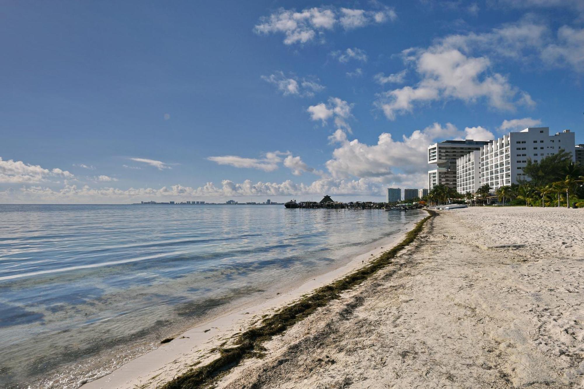 Beachfront Apartment Blue Vista Cancún Eksteriør billede