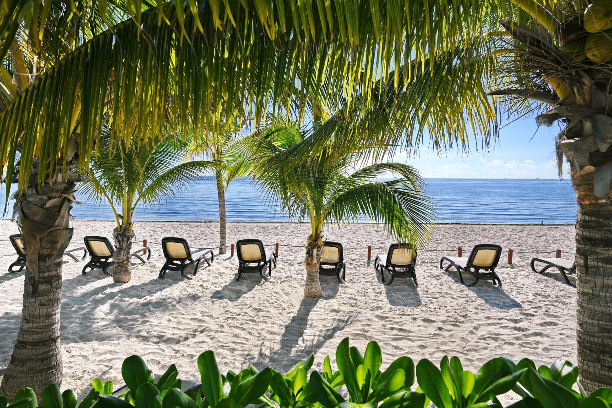 Beachfront Apartment Blue Vista Cancún Eksteriør billede